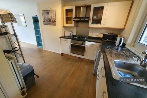 3 bedroom maisonette to rent, Seyssel Street, London, E14