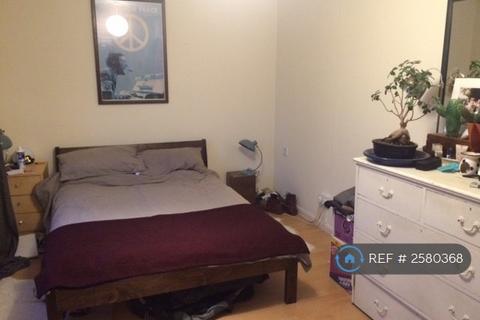 3 bedroom maisonette to rent, Seyssel Street, London, E14