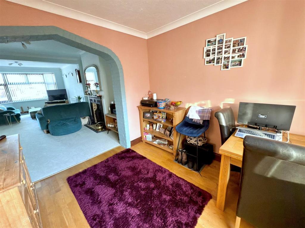 FORMAL DINING ROOM.jpg