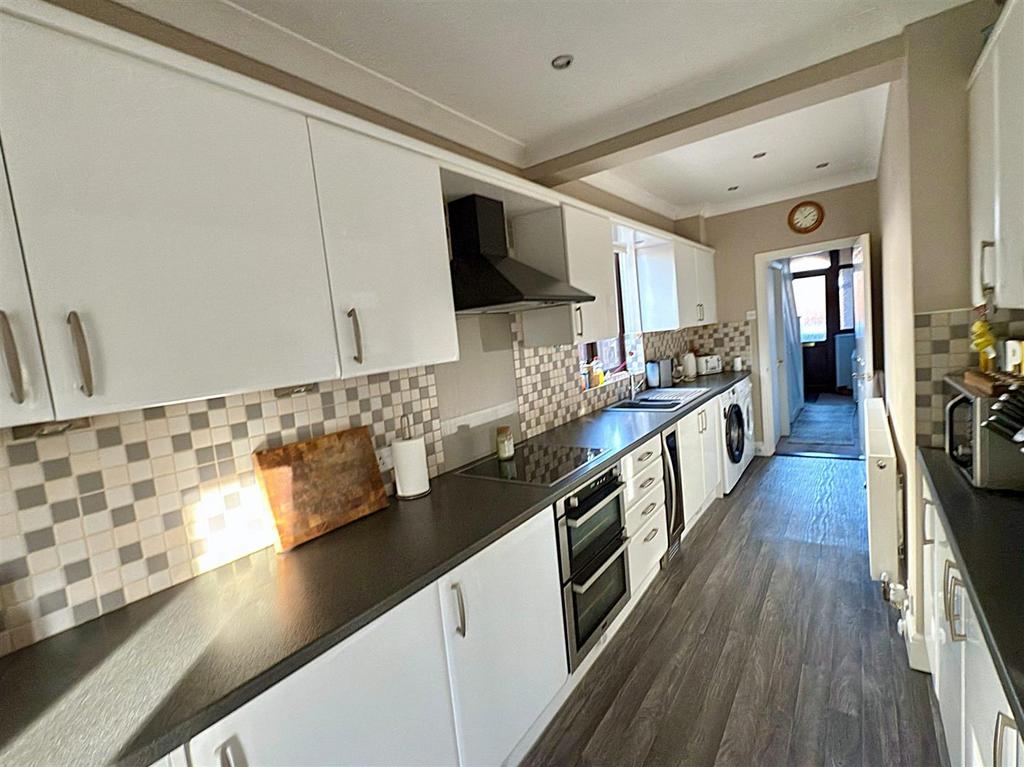 KITCHEN 1.jpg