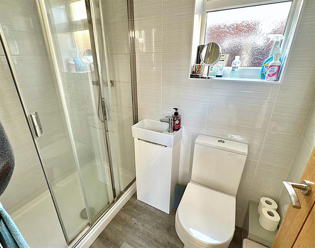 SHOWER GROUND FLOOR.jpg