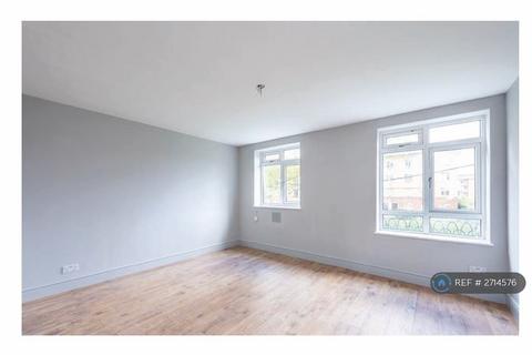 3 bedroom flat to rent, Stafford Court, London, SW8