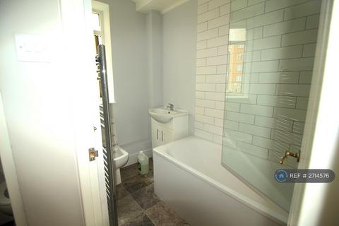 3 bedroom flat to rent, Stafford Court, London, SW8