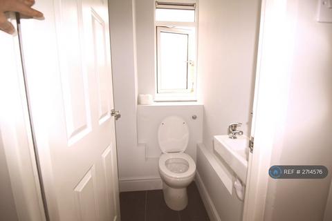 3 bedroom flat to rent, Stafford Court, London, SW8