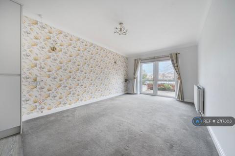 2 bedroom flat to rent, Cathedral Green Court, Peterborough, PE1