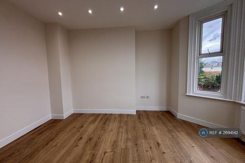 2 bedroom flat to rent, Holdenhurst Road, Bournemouth, BH8