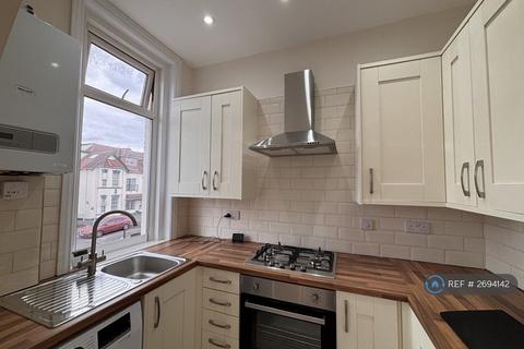 2 bedroom flat to rent, Holdenhurst Road, Bournemouth, BH8