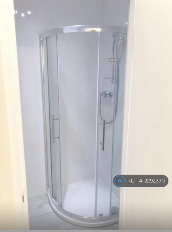 Single Room Bathroom