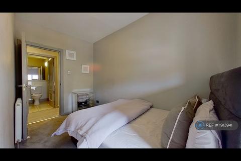 undefined, Commercial Street, Edinburgh, EH6