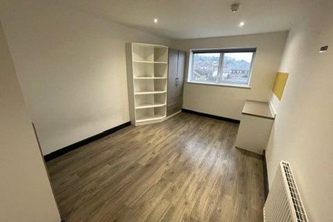 1 bedroom in a house share to rent, Spring Place, Luton, Bedfordshire, LU1