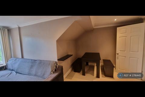 2 bedroom flat to rent, Leigham Vale, London, SW16