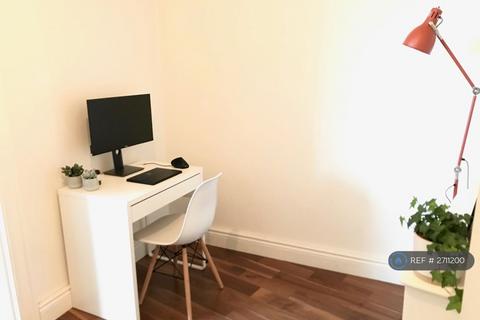 2 bedroom flat to rent, Leigham Hall, London, SW16