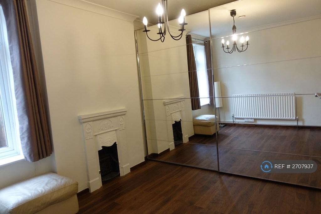 Bedroom 2 - View 3