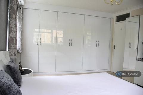 2 bedroom flat to rent, Beckenham Grove, Bromley, BR2