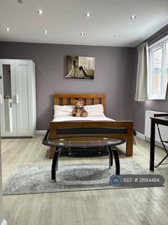 Studio to rent, Highfield Avenue, London, NW11