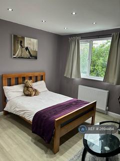 Studio to rent, Highfield Avenue, London, NW11