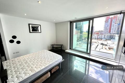 Studio to rent, Pan Peninsula Square, London, E14
