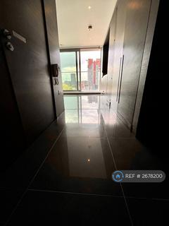 Studio to rent, Pan Peninsula Square, London, E14