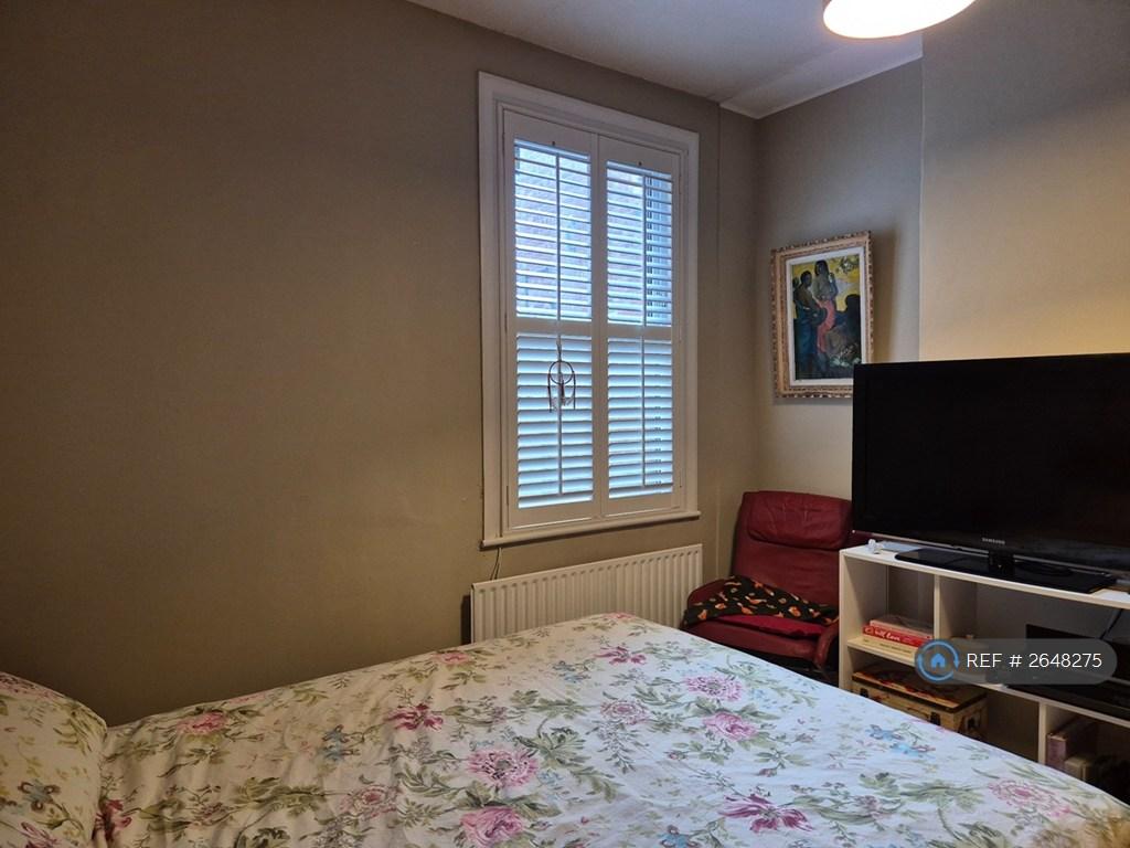 Natural Light & Privacy With Wood Blinds
