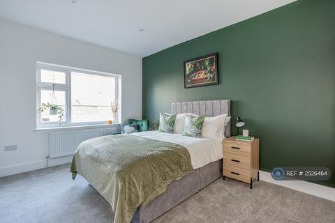 1 bedroom in a house share to rent, Ringwood Road, Poole, BH12