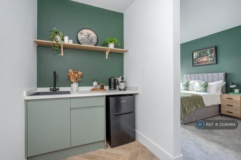 1 bedroom in a house share to rent, Ringwood Road, Poole, BH12