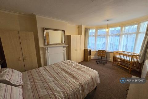 undefined, Berkshire Gardens, London, N13