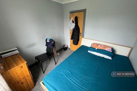 4 bedroom terraced house to rent, Malmesbury Road, Southampton, SO15