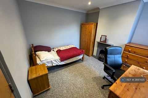 4 bedroom terraced house to rent, Malmesbury Road, Southampton, SO15