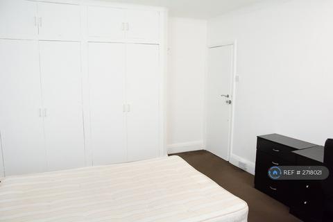1 bedroom in a house share to rent, Roehampton Vale, London, SW15