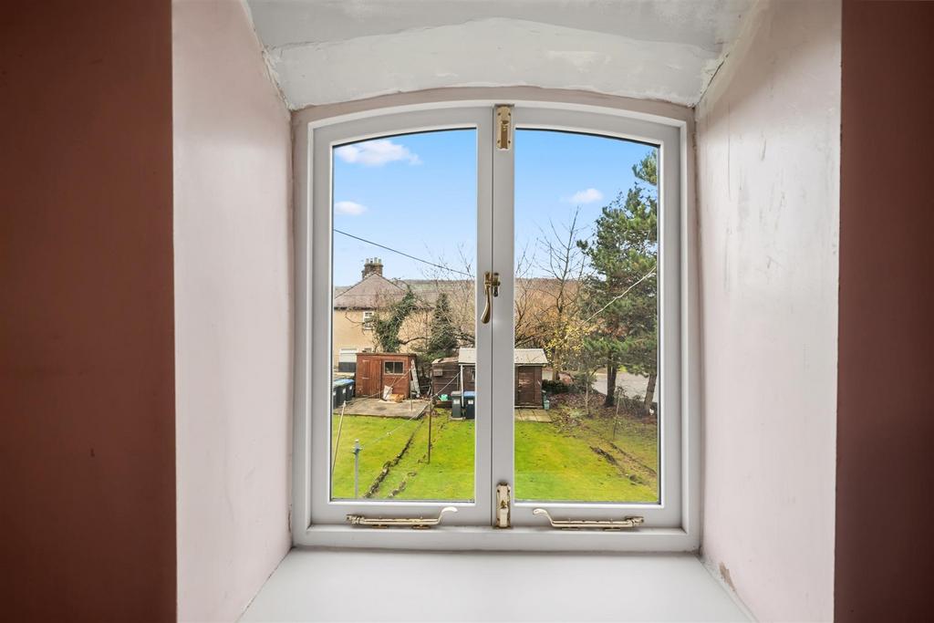 Bedroom - view to garden.jpg