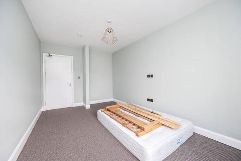 undefined, St. James's Street, Walthamstow, London, E17