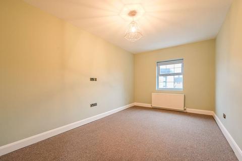 2 bedroom flat to rent, St. James's Street, Walthamstow, London, E17