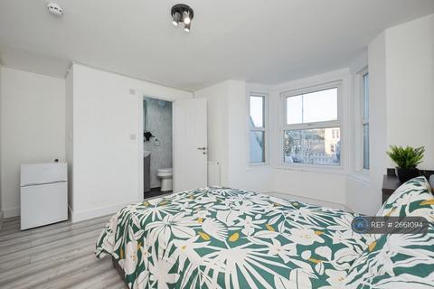 1 bedroom in a house share to rent, Folkestone Road, Dover, CT17