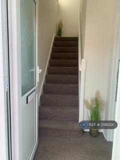 3 bedroom semi-detached house to rent, Harding Road, Ryde, PO33