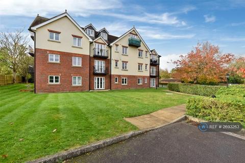 2 bedroom flat to rent, Datchet Road, Slough, SL3