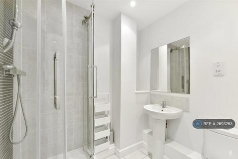 2 bedroom flat to rent, Datchet Road, Slough, SL3