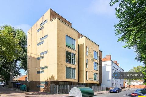 1 bedroom flat to rent, Myles Court, London, SE16