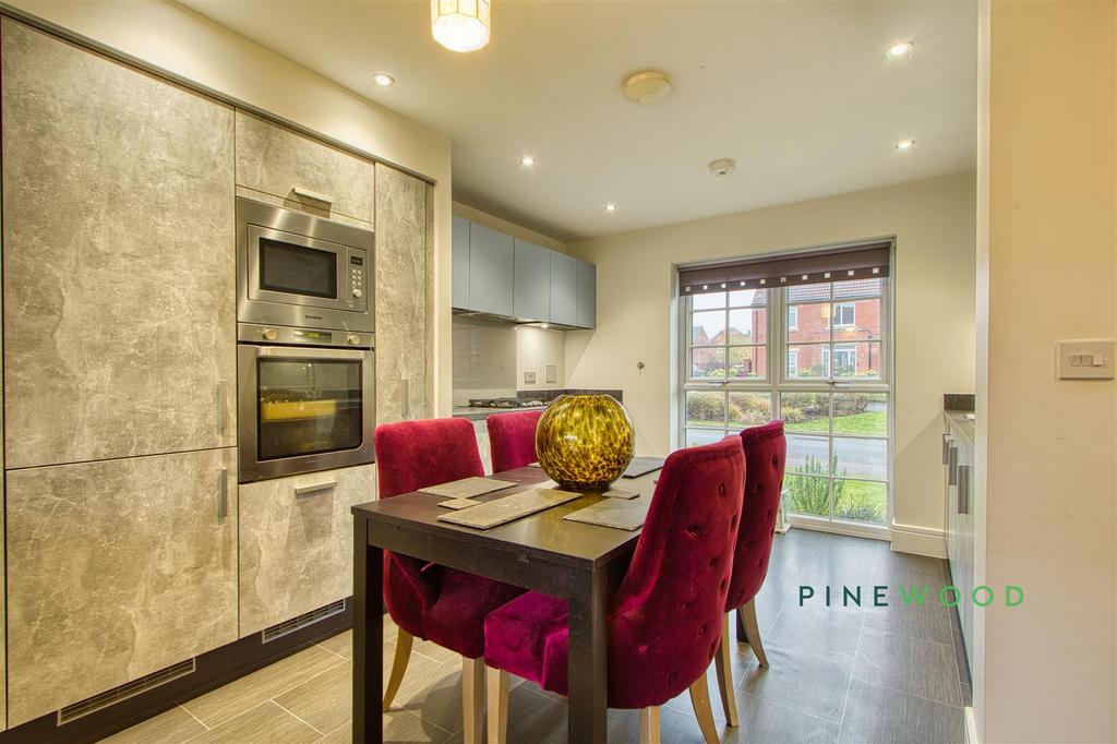 Kitchen / dining room