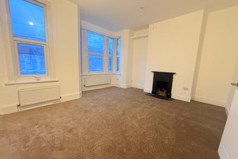 2 bedroom flat to rent, Cleveland Park Avenue, London E17