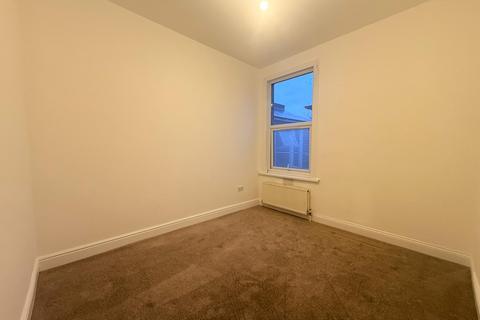 2 bedroom flat to rent, Cleveland Park Avenue, London E17