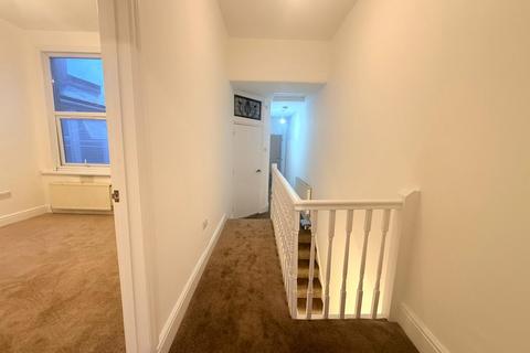 2 bedroom flat to rent, Cleveland Park Avenue, London E17