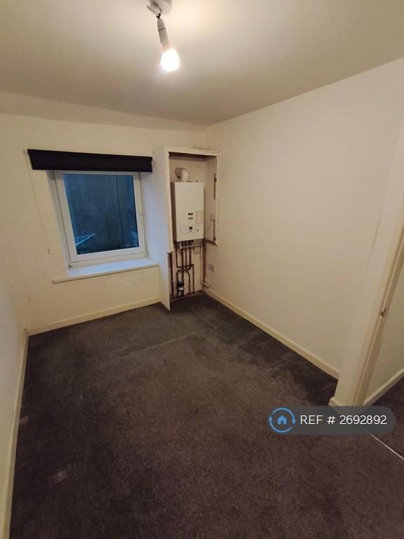 Bedroom 2 (2)