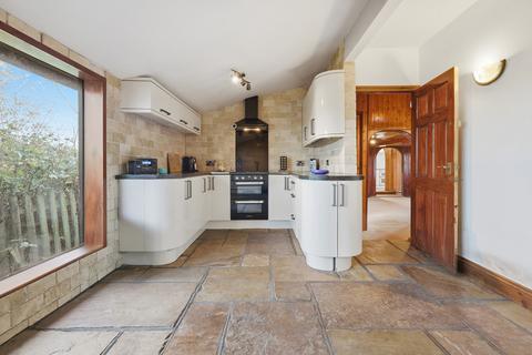 3 bedroom detached bungalow for sale, Curtis Mill Lane, Navestock, RM4