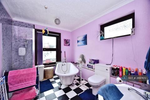 2 bedroom terraced house to rent, Wellesley Road, Sheerness, ME12