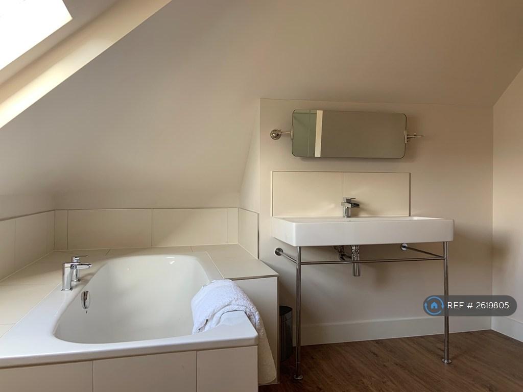 Upstairs Master Bedroom Ensuite