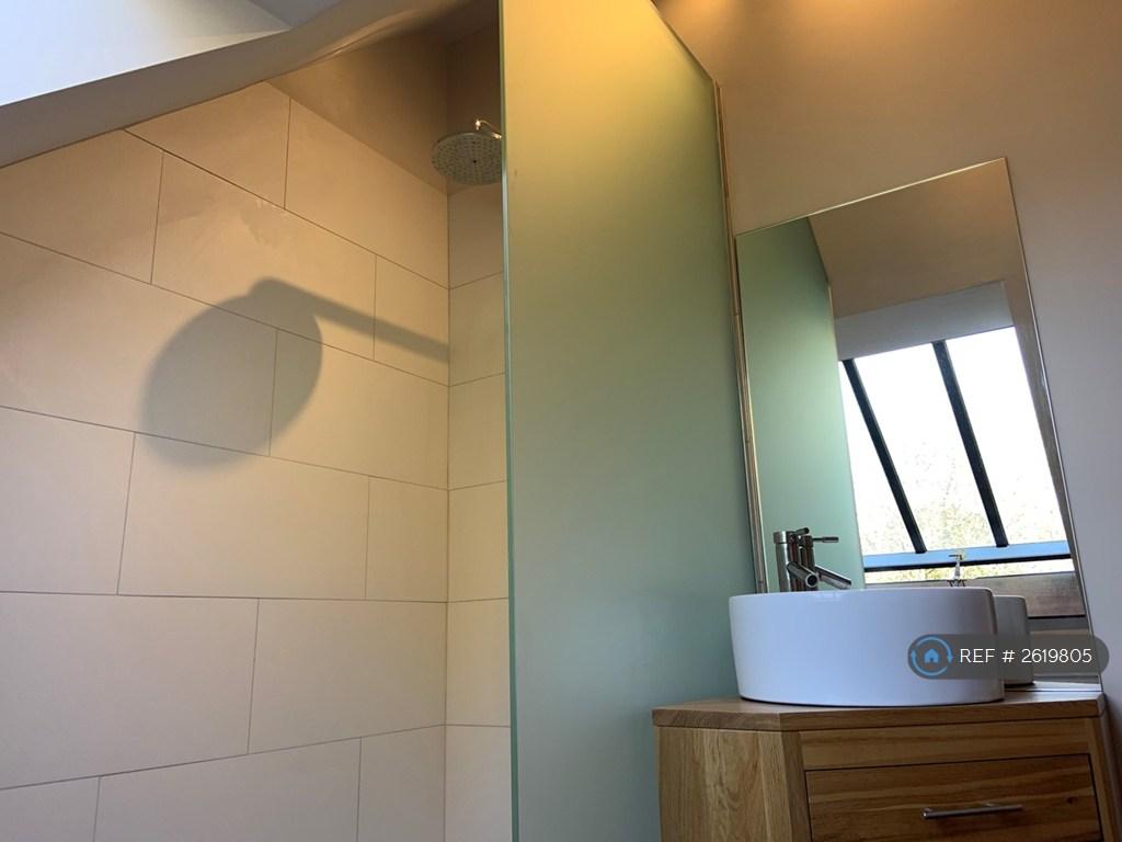 Upstairs Twin Bedroom Ensuite