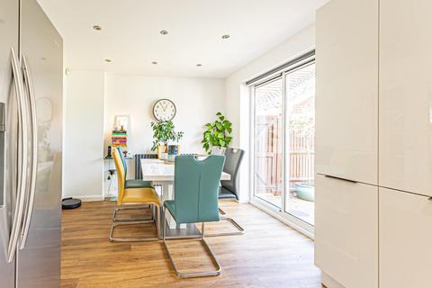 4 bedroom detached house to rent, Middleton Way, Leighton Buzzard