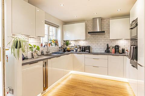 4 bedroom detached house to rent, Middleton Way, Leighton Buzzard