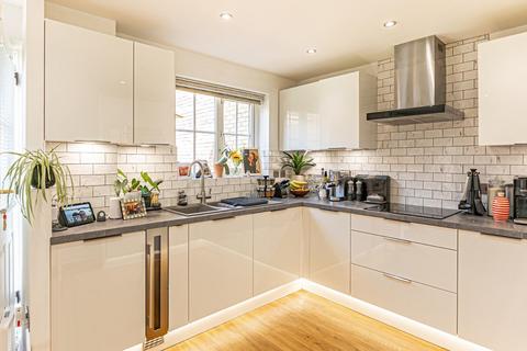 4 bedroom detached house to rent, Middleton Way, Leighton Buzzard