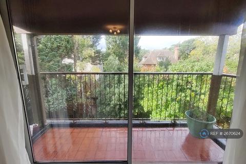 2 bedroom flat to rent, The Charltons, Bournemouth, BH2